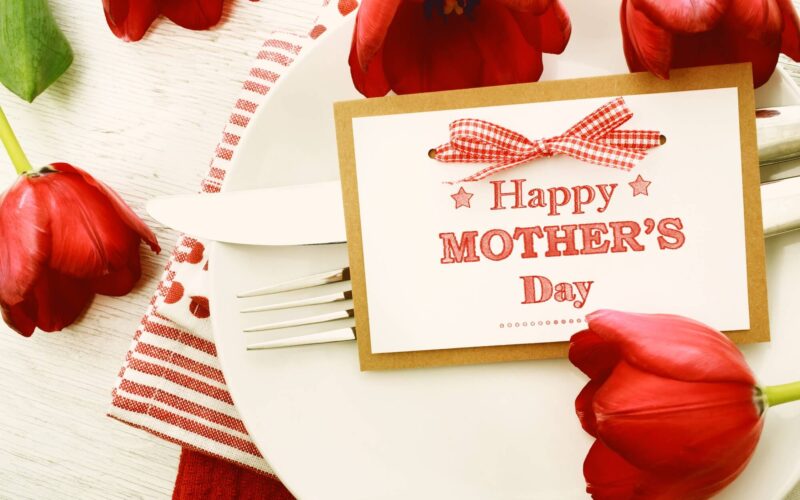 Mothering Sunday Lunch 2000px-comp